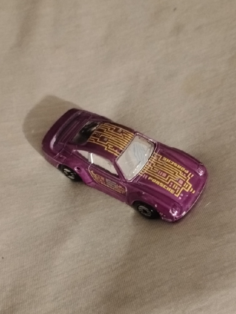 Hot Wheels 1987 Porsche With Mirrored Windshield